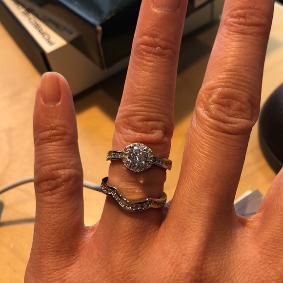 Vintage looking 2 beautiful CZ diamond rings - Picture 2 of 2